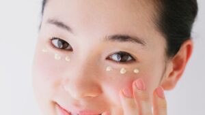 12 Eye Cream Terbaik: Rekomendasi Merk Eye Cream Terbaik untuk Mata Cerah & Awet Muda