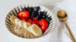 6 Oatmeal Terbaik untuk Sarapan Sehat (Rekomendasi Merk & Brand Oatmeal Terbaik)